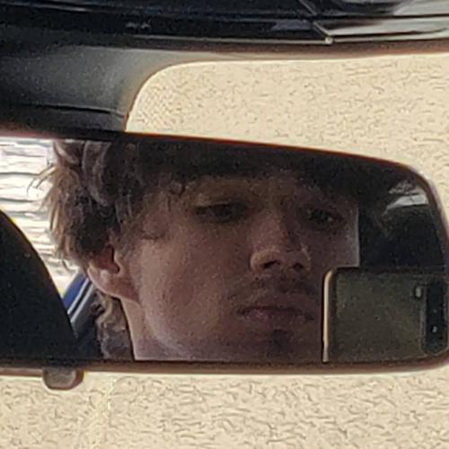 Heey Im Thomas and Im 21 years old. Im from Slovakia (a lil sh*thole tbh) you prob dont know where it is do you? Its a small country in the middle of Eu. You might be asking do you have any hobbies? YES I DO (besides eating) I do breakdance, gymnastics, w