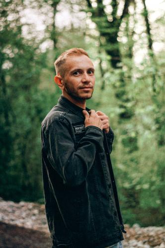 Hello,my name is Ionuț,i am from Romenia,I have a job but I try other things.