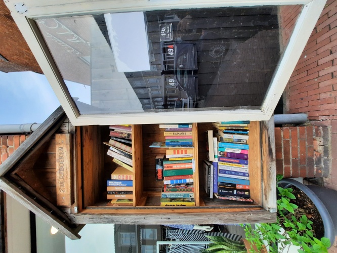 Free little Libraries
