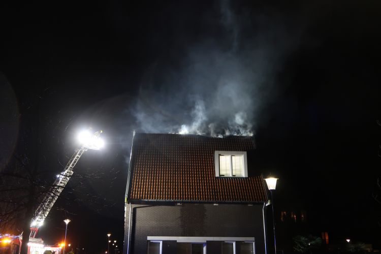 Middelbrand in Puttershoek met oud en nieuw