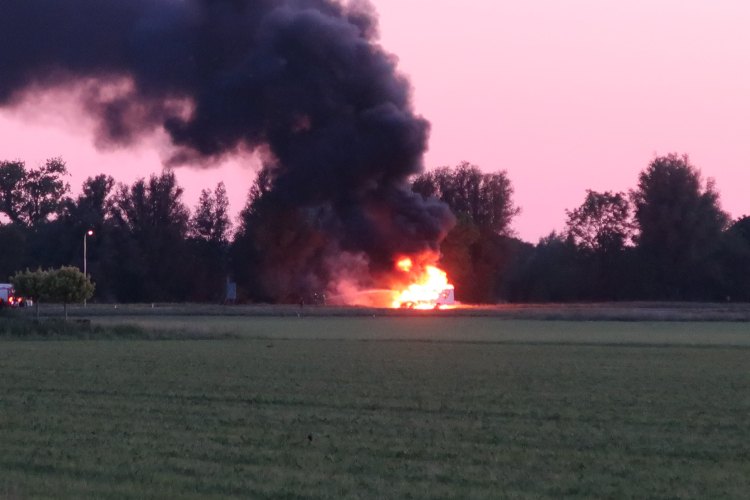 mijnsheerenland camper afgebrand