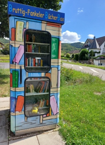 Oude telefooncel als minibieb