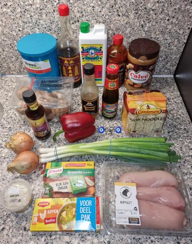 Sannie's Oosters wokgerecht met gepluisde kip