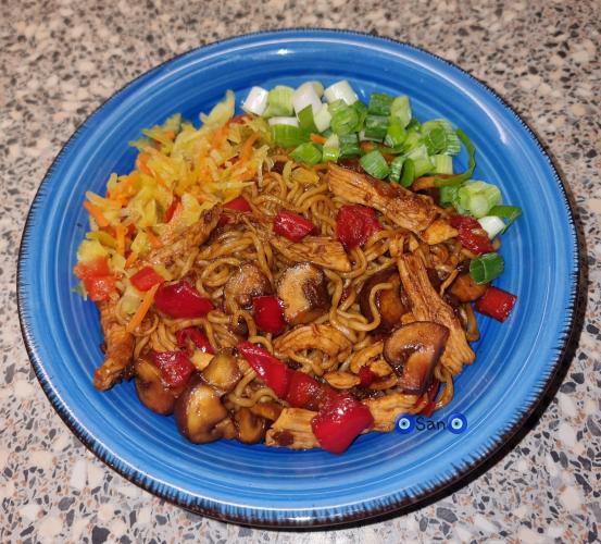 Sannie's Oosters wokgerecht met gepluisde kip