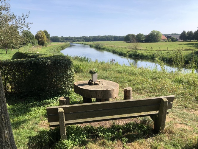 bankje bij de berkel in almen
