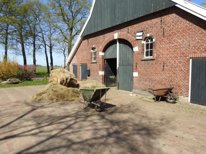 En de boer werkte door.