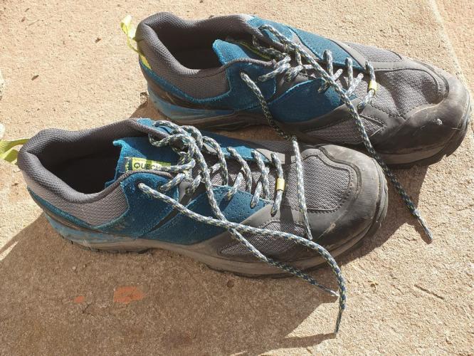 <a class="removable-mention" data-mentionid="45867" href="/useroverview/45867/Mevrouw%20Stip">@Mevrouw Stip</a>  Dit zijn ze. Mijn wandelschoenen van de Decathlon, lekker licht voor gewone paden en wegen.
Ik heb eens wat voor iemand gedaan en als dank werd er een cadeaubon naar mij gemaild, dus ik mijzelf eens goed verwent.