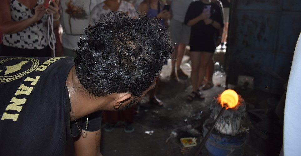 Bali : de ambachten : deel 1 - glasblazen