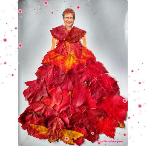 🍂🍁Tromgeroffel..... hier komt de enige echt en de "one and only" : <a class="removable-mention"  href="/useroverview/23816/Dana" data-mentionid="23816">@Dana</a>&nbsp;the autumn queen! Onze Dana draagt een sprookjesachtige herfstbladeren jurk met bijpassende poncho. Een lekker model waar ze al flanerend mee de herfst kan doorkomen en haar onzinnige verhaaltjes mee gestimuleerd zullen worden..🍁🍂