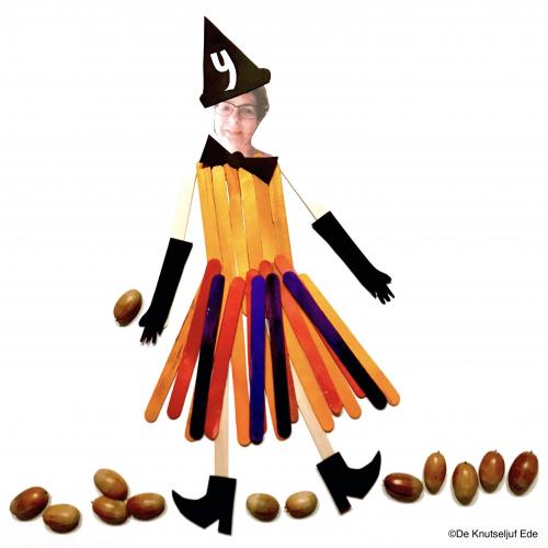 En om de rij vol te maken, hier nummertje 20: De heksenjurk, in het kader van Herfst/Halloween . Wat ga je zingen, Dana?