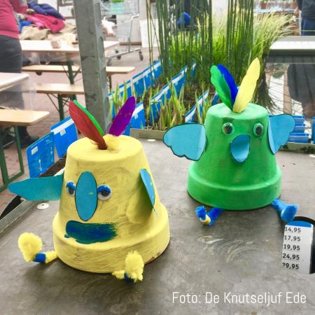 Vrolijke voorjaarskippen of paaskuikens