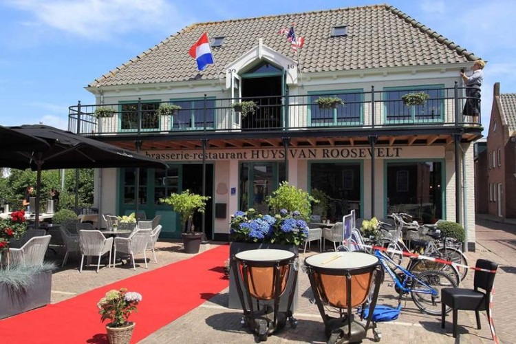 Bas werkte in een fabriek, maar....