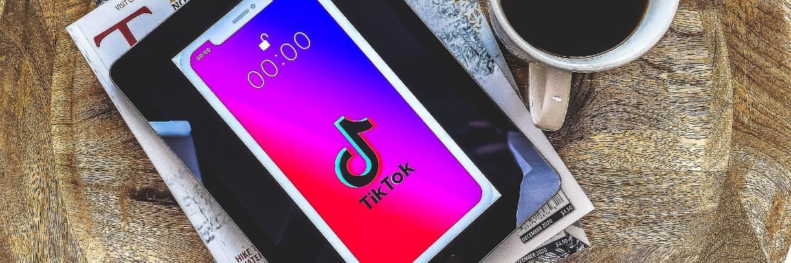 Dentists warn against these vampire fangs Halloween hacks on TikTok - ABC  News