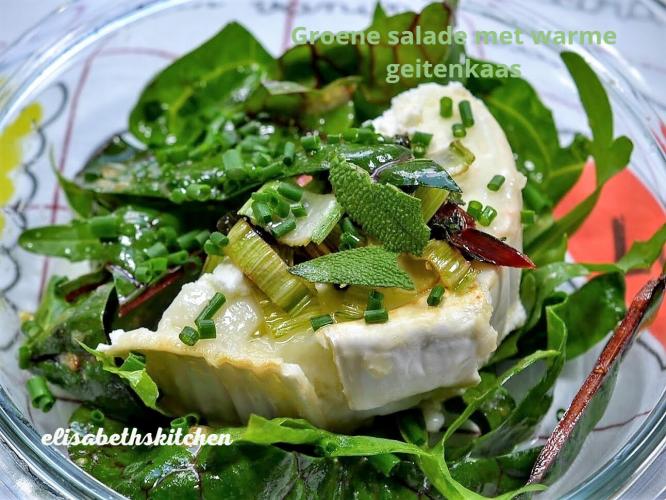 Groene salade met warme geitenkaas