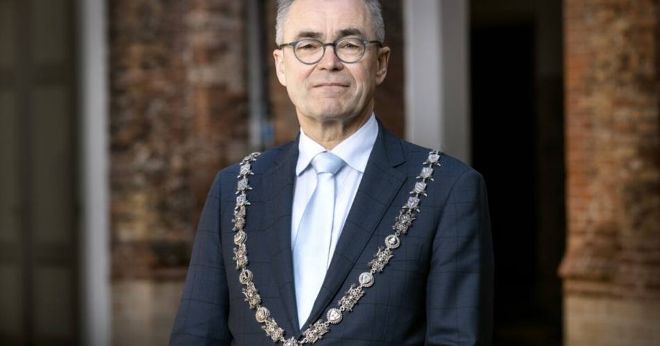 Burgemeester Jos Wienen over mensenhandel in Nederland: âWe kijken weg en dat deugt nietâ