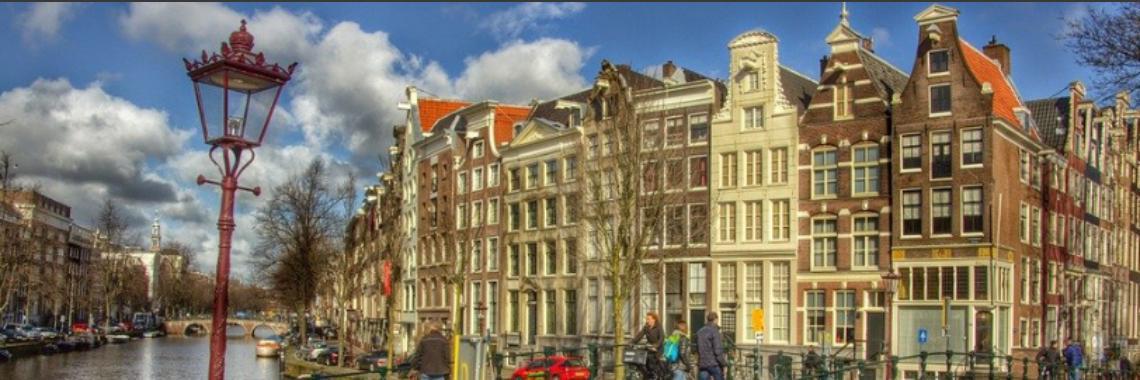  Er is een Amsterdammer Dood Gegaan...
