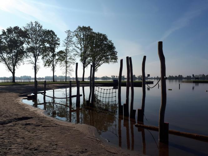  Teveel poep in het water (Haventje Loosdrecht Eiland)