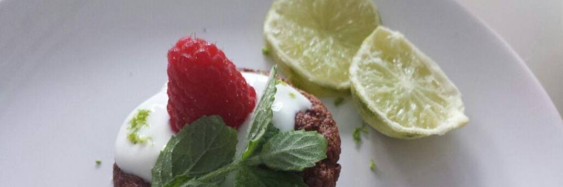 Kerstrecept - Havermout cupcakes met frambozen, yoghurt en limoen | Madeleine
