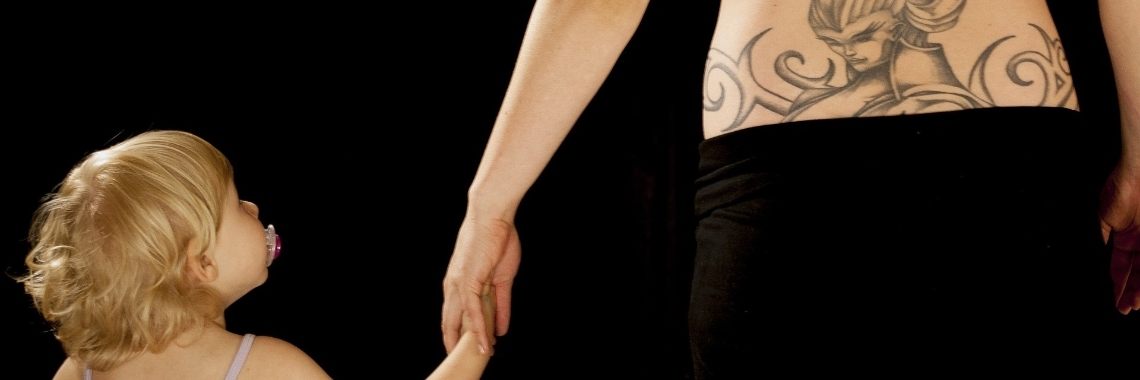 Kids and tattoos should be able to do, right? | Tegendraads