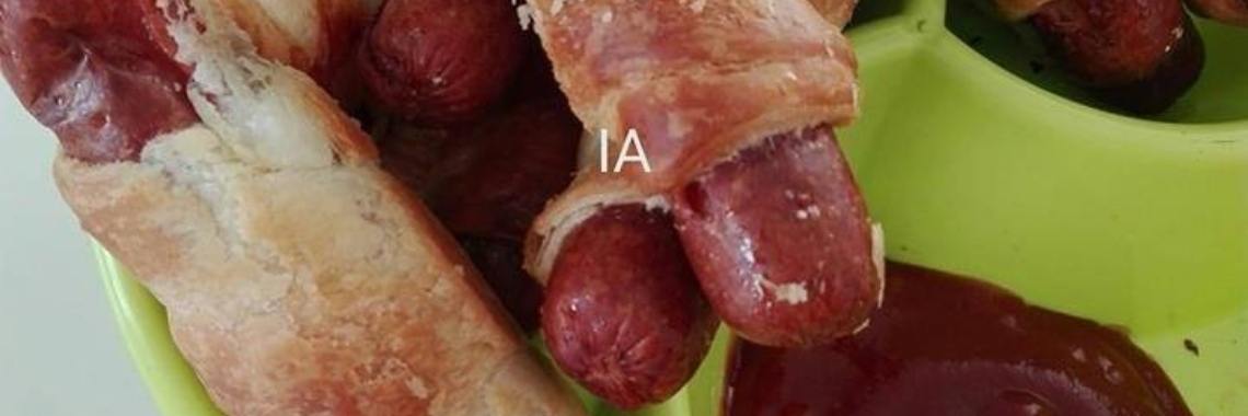 Mini worstenbroodjes met ketchup. | Hutukidi