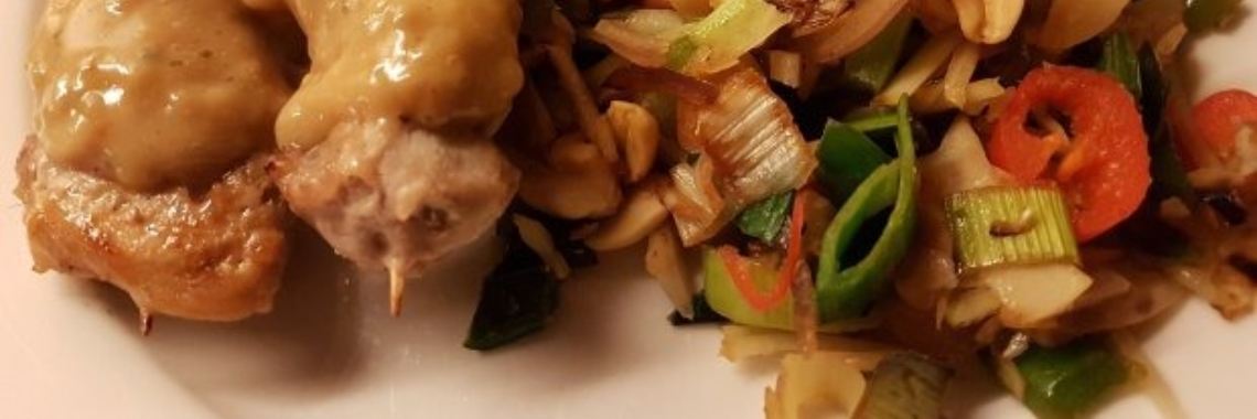 Thaise roerbak met sate | Koolhydraatbeperkterecepten.nl