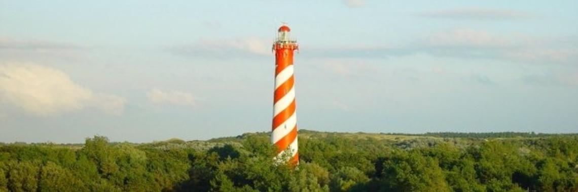 De vuurtoren van Burgh-Haamstede. | duinkonijn
