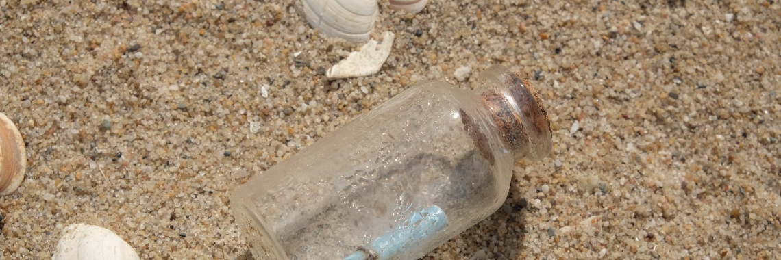 Bottle-mail found! Looking for the sender with you? | Elles Creative Blogger