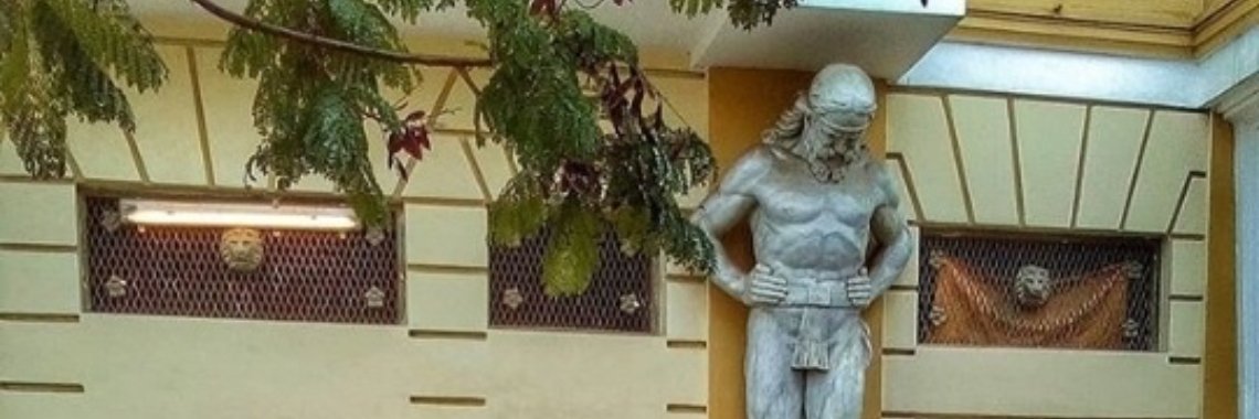 What would he be looking at? | peerke70