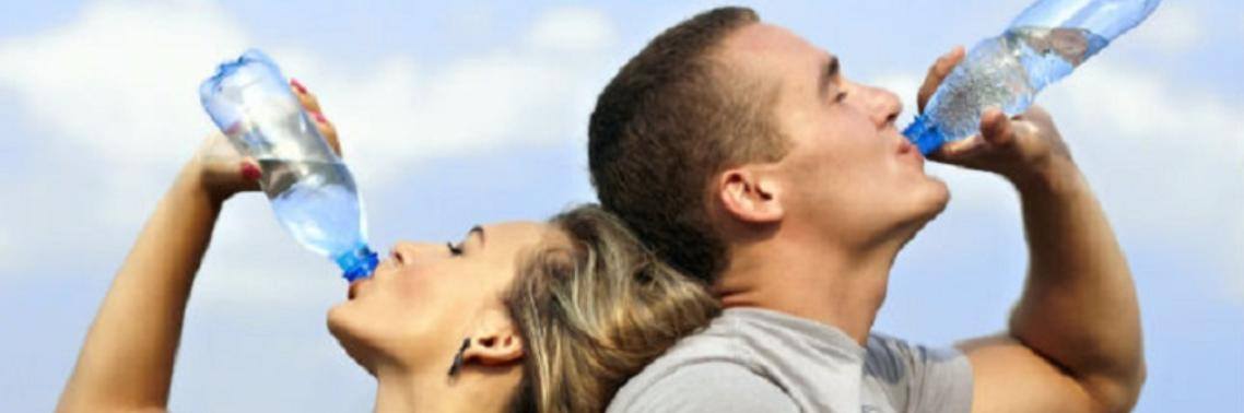 13 signalen dat je onvoldoende water drinkt | Yoors World