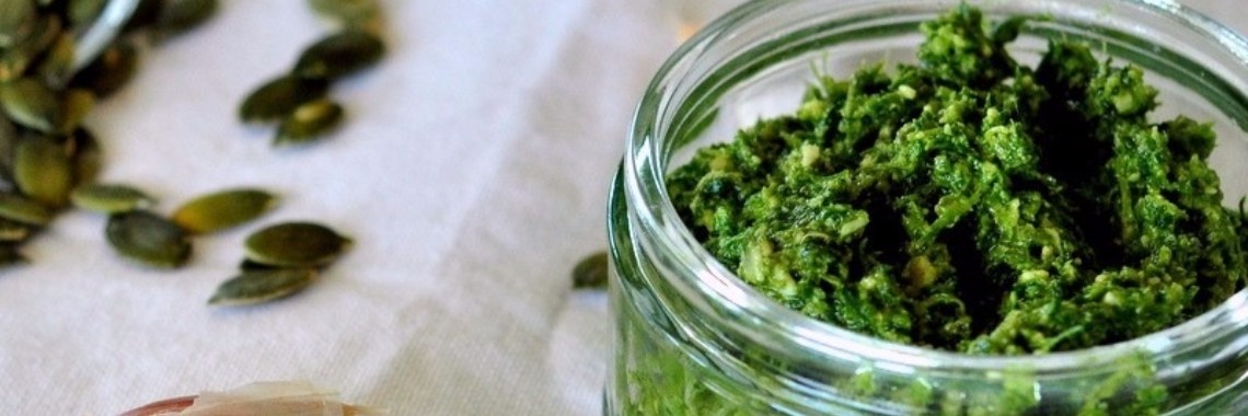 4 Healthy Pestos with Weeds | Yoors World
