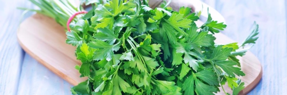 De gezondheidsvoordelen van peterseliethee | Yoors World