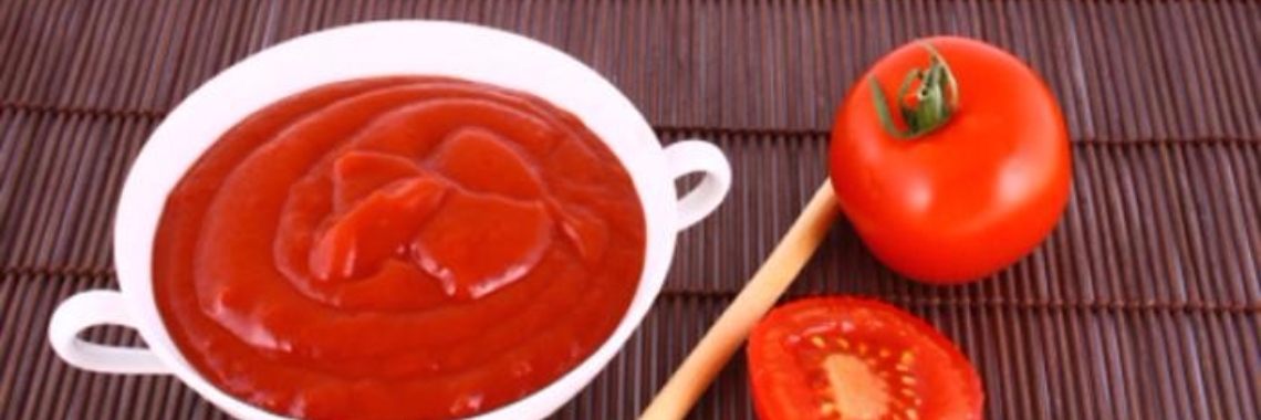 Maak zelf natuurlijke ketchup, en laat het commerciële rode gevaar staan. | Yoors World