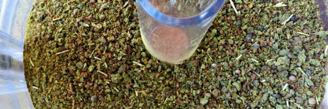 Nu de tuin vol groenten en kruiden staat, maak zelf je groentenbouillonpoeder. | Yoors World
