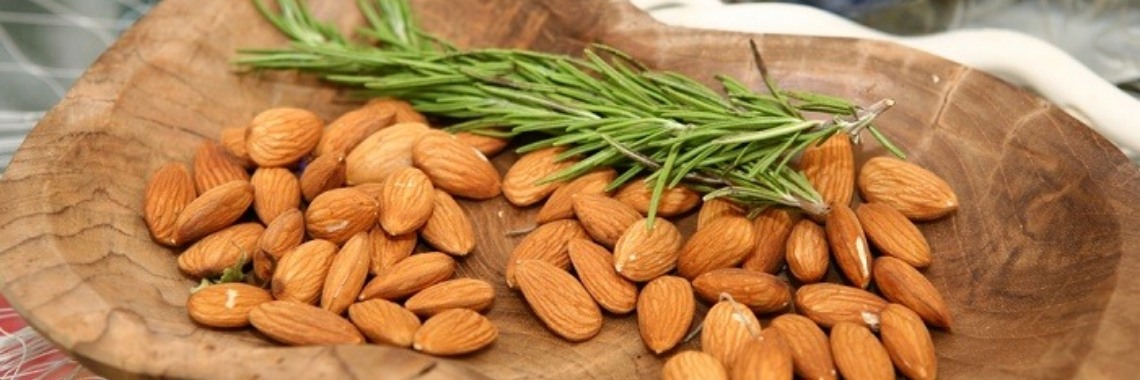 Straf wat amandelen eten voor je huid, haar en nagels betekent | Yoors World