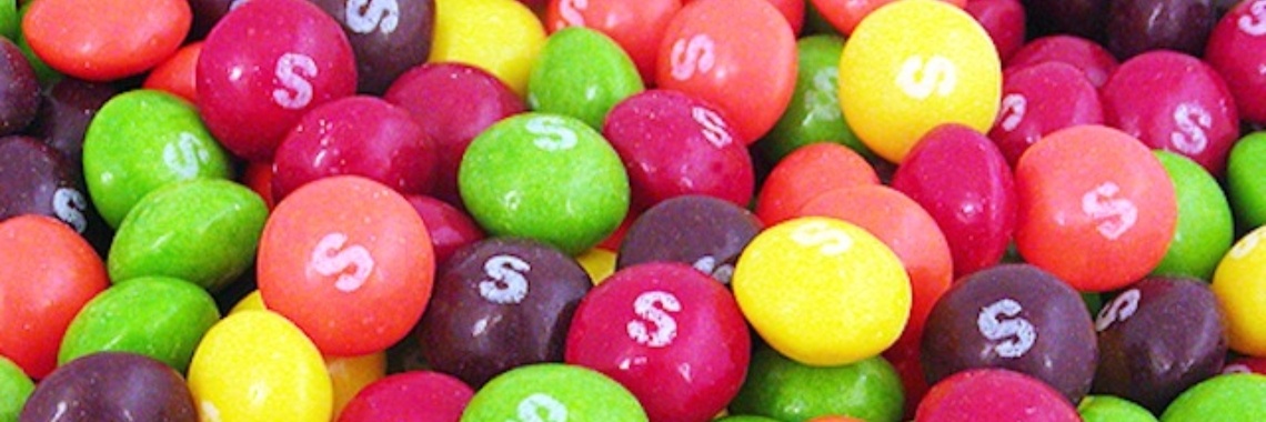 Waarom Amerikaanse boeren hun vee voederen met Skittles? | Yoors World