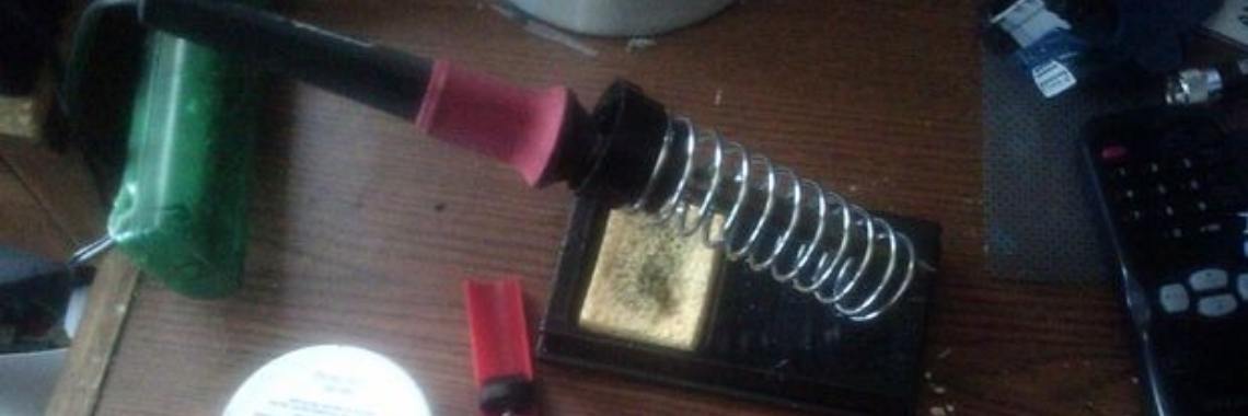 Una repacion de dreamcast con puertos de controlador muerto | Freli