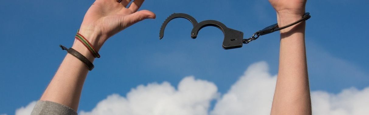 Adicciones que hacen daño | Ari