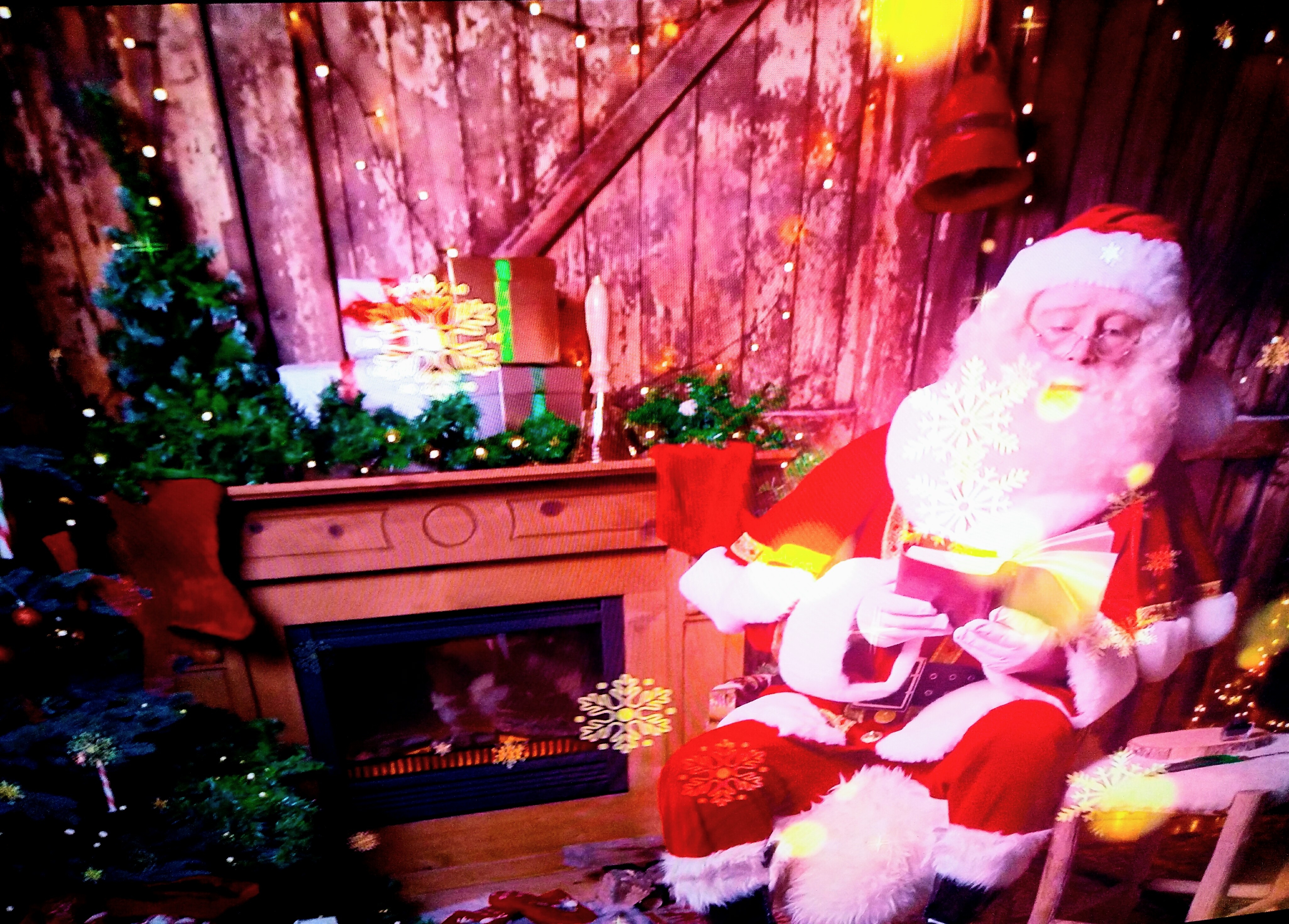 After his generous day, Santa has a good rest. | Toto Animo