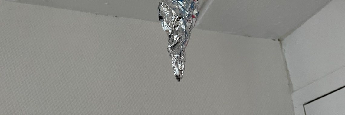 Here, the first icicle is already hanging from the ceiling! | Kinderworkshops Petra