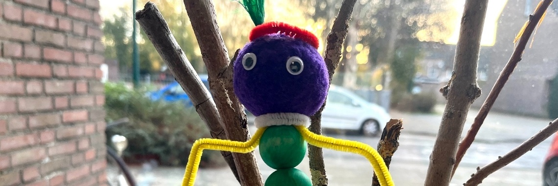 Klim Pietje van chenille draad. | Kinderworkshops Petra