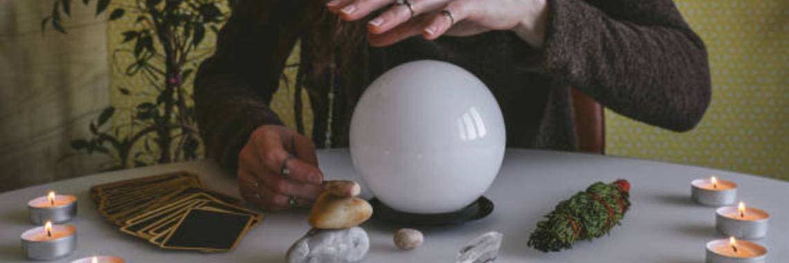 Why Do Fortune Tellers Use The Crystal Ball? | roxana_ac