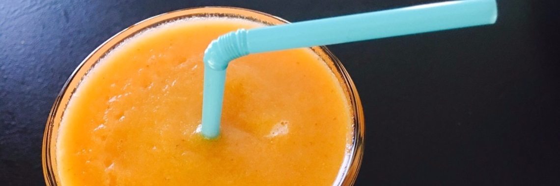 Smoothie van ananas, kurkuma, gember en sinaasappel | sylbibj