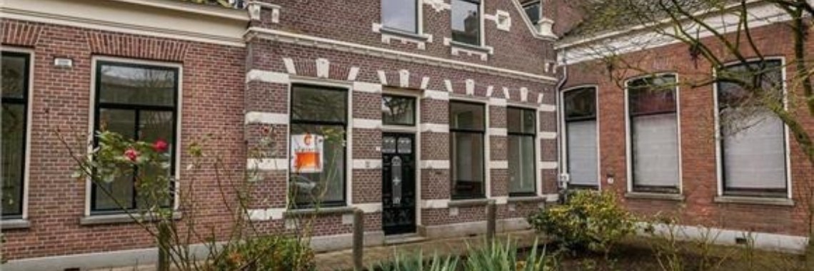 Ik vluchtte mijn eigen huis uit, angst om klappen te krijgen | Roodkapje