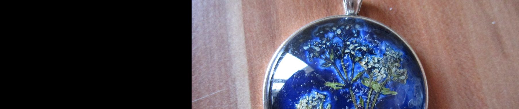 Hanger en presse papier met echte bloemen en encaustic art, werkjes van de dag 12-12-2019 | Encaustichris