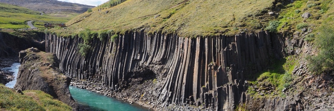 Vijftig tinten groen: Onze reis door IJsland, dag 11: Studlagil Canyon. | Encaustichris