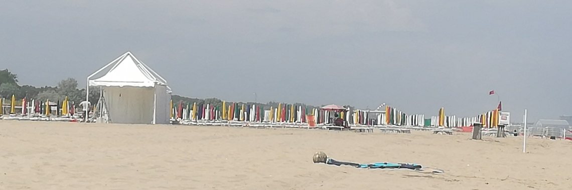 Het strand van Marina di Ravenna in Italië | Piteke van der Meulen