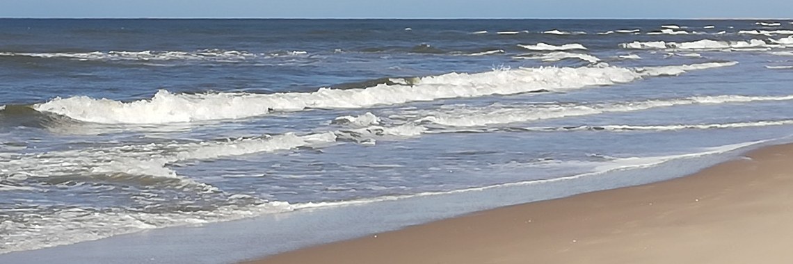 Lopend langs de zee    # zee  # strand # gedicht | Piteke van der Meulen