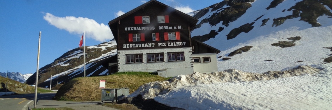 Rijden over de Oberalppass in Zwitserland | Piteke van der Meulen