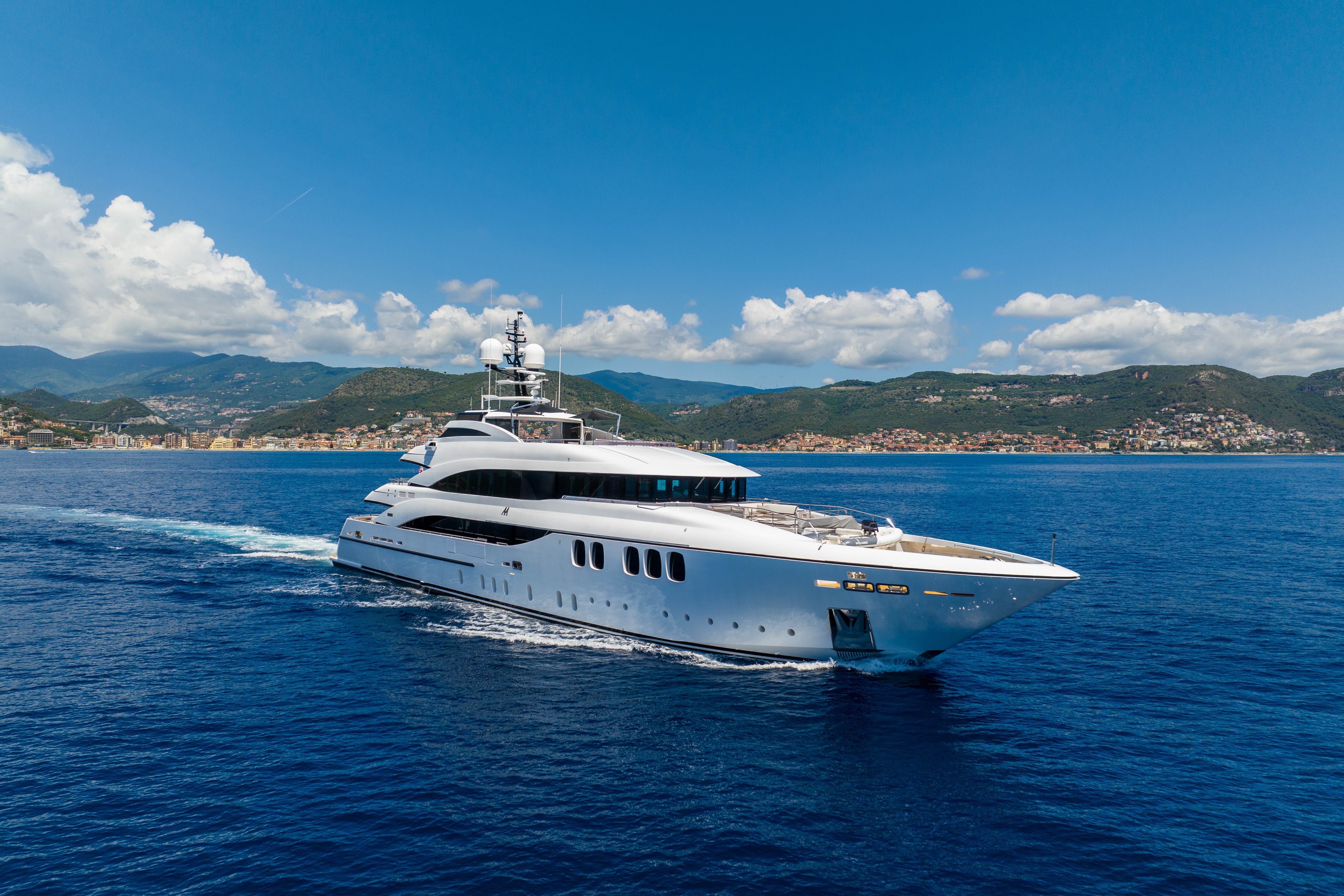 Luxury superyachts for sale | inkwave24