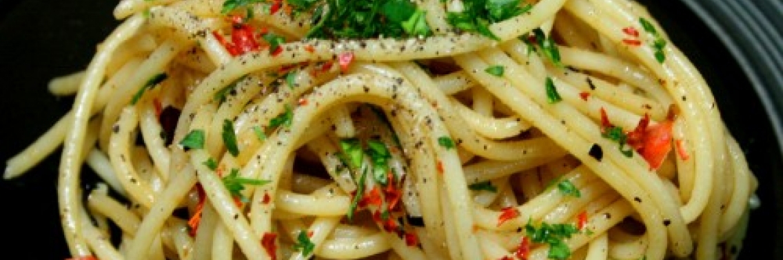 Pasta Aglio Olio  | Sophie Crom